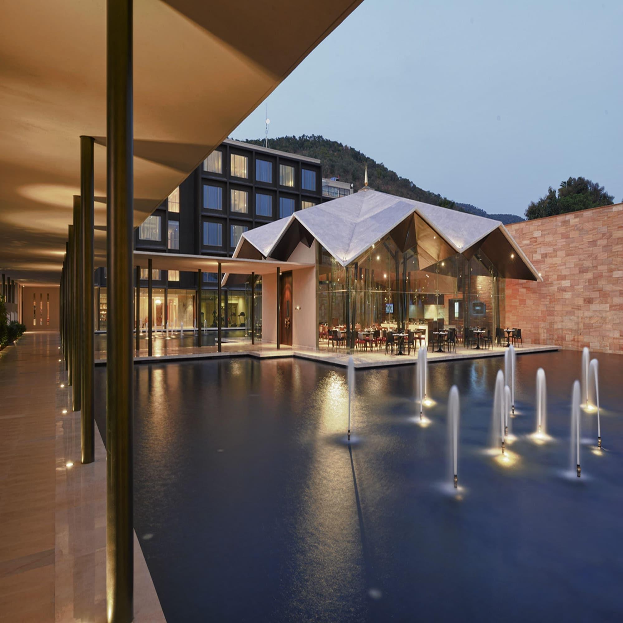 Marasa Sarovar Premiere Tirupati Bagian luar foto The resort's lobby