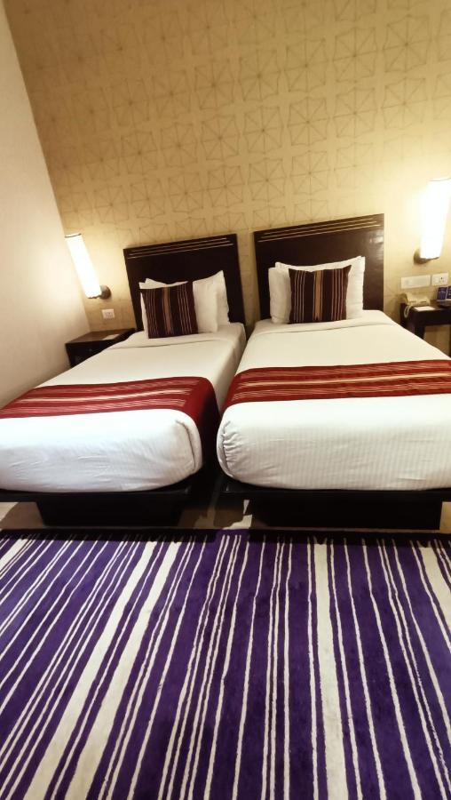 Marasa Sarovar Premiere Tirupati Bagian luar foto A room at the hotel