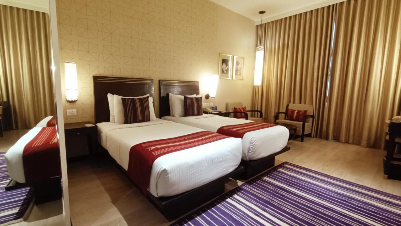 Marasa Sarovar Premiere Tirupati Bagian luar foto A room at the Taj Bengal