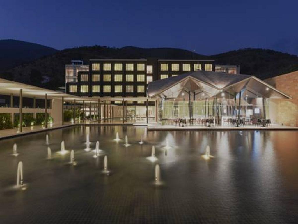 Marasa Sarovar Premiere Tirupati Bagian luar foto The hotel at night