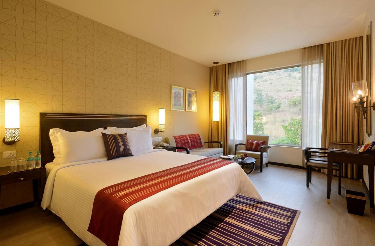 Marasa Sarovar Premiere Tirupati Bagian luar foto A room at the Taj Bengal