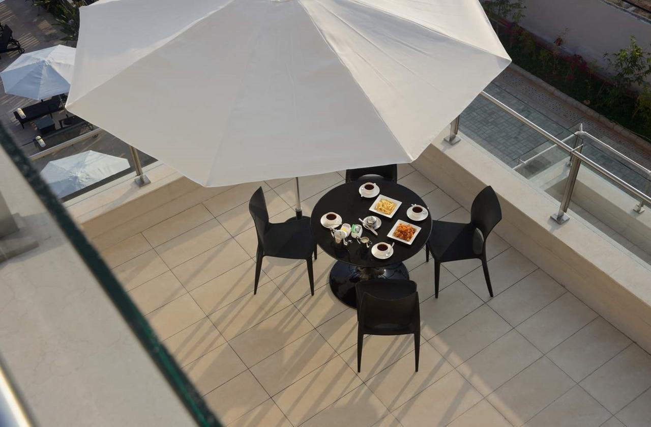 Marasa Sarovar Premiere Tirupati Bagian luar foto A patio umbrella